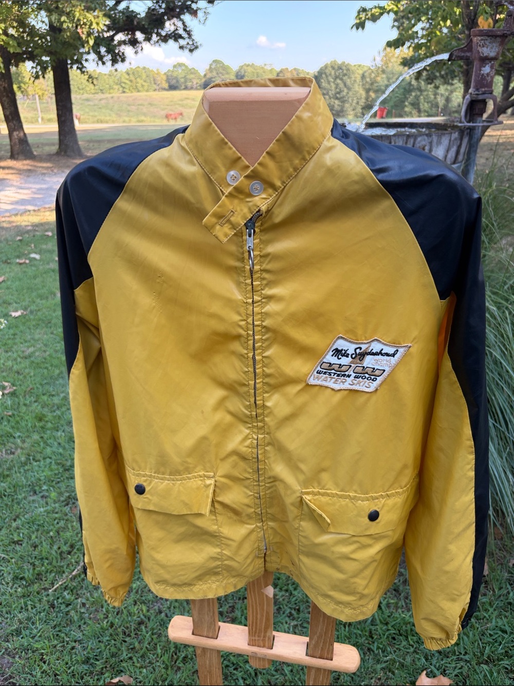 Vintage-Inspired Yellow & Black Windbreaker Jacket 1950s